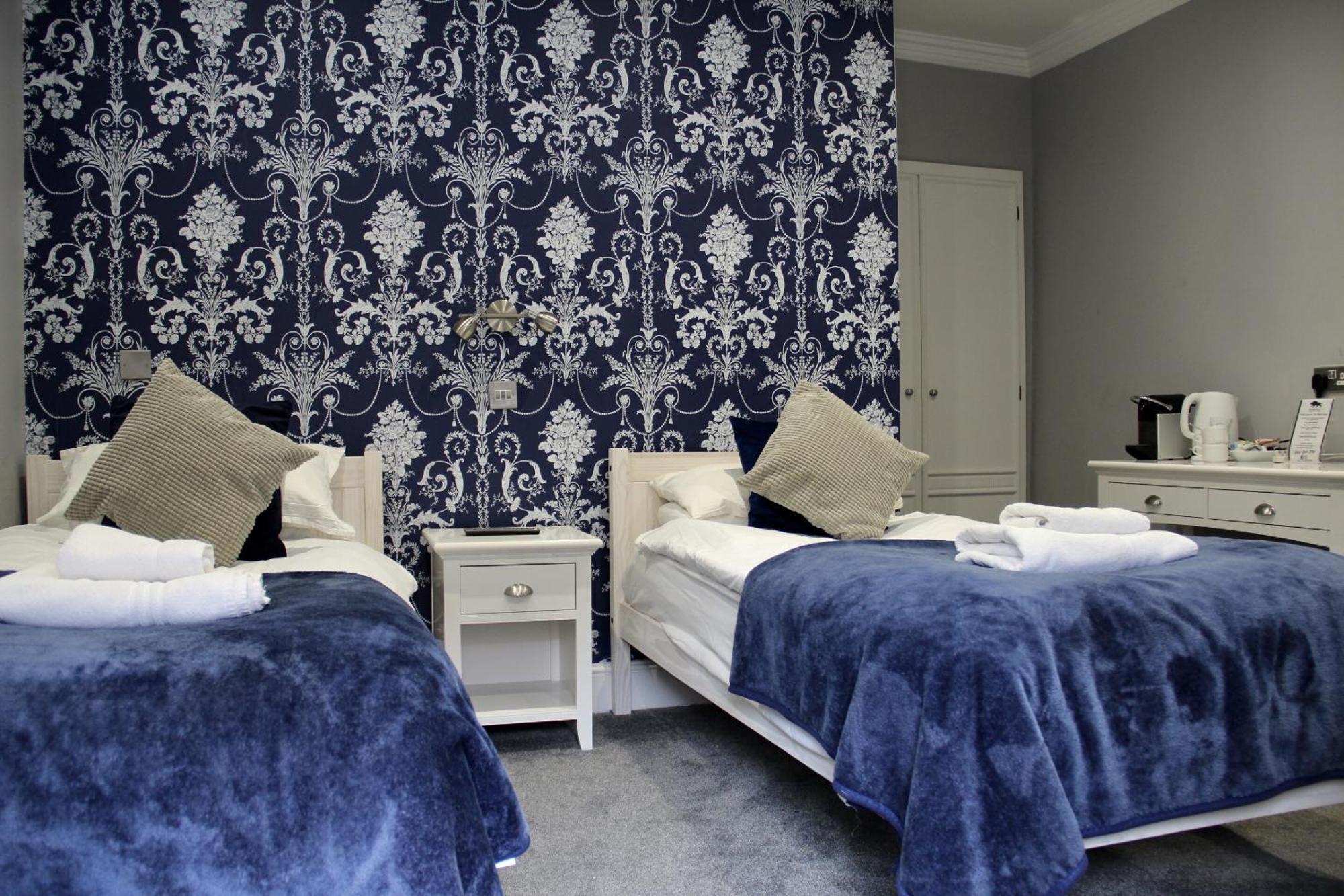 Blue Boar Hotel Молдон Номер фото