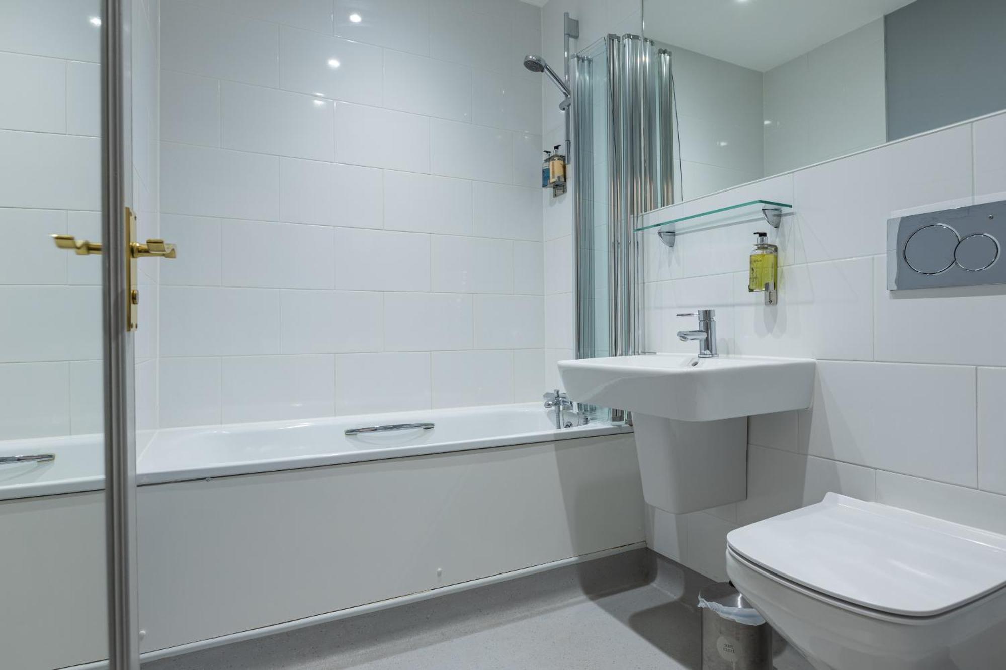 Blue Boar Hotel Молдон Номер фото