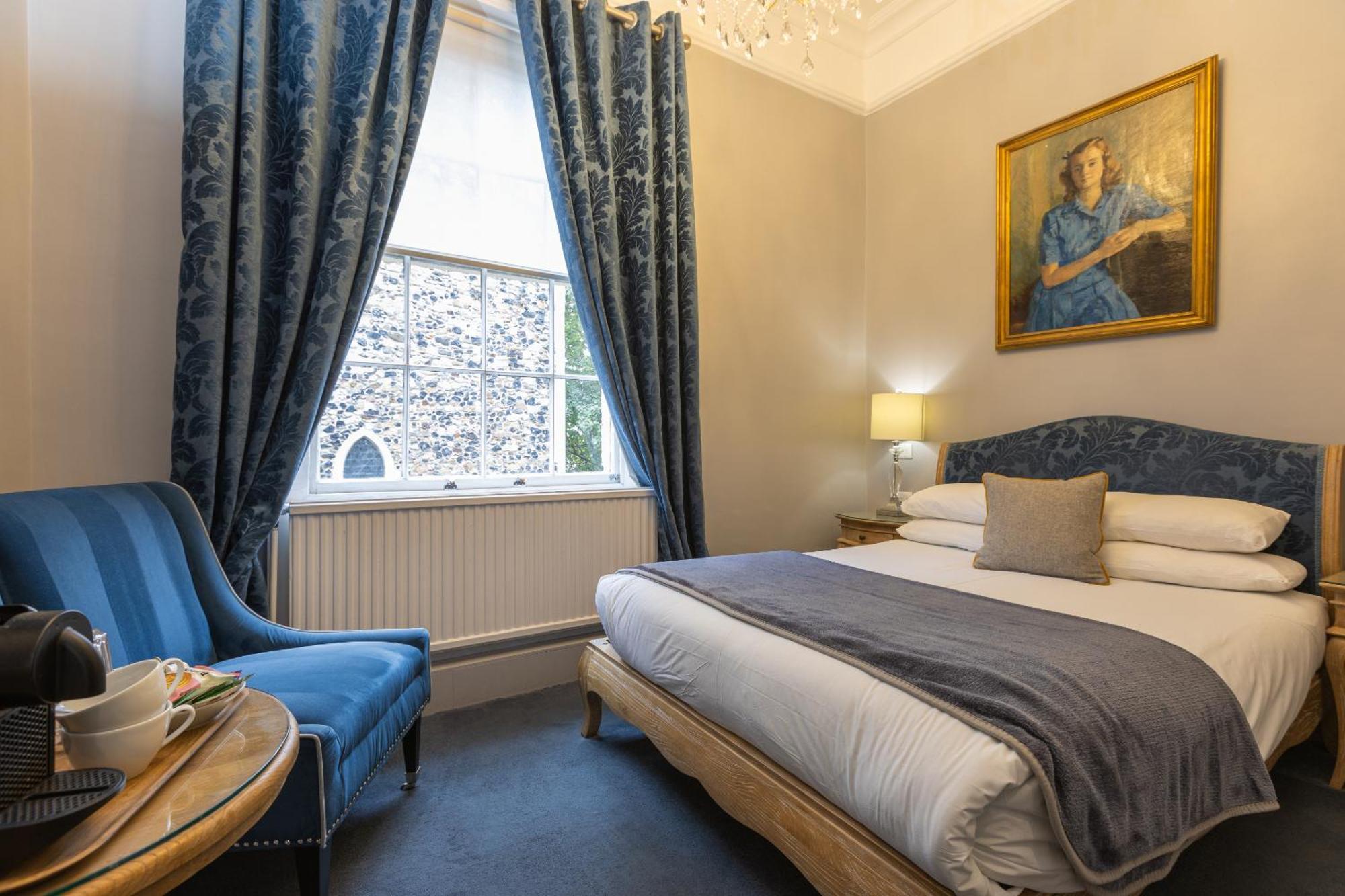 Blue Boar Hotel Молдон Экстерьер фото