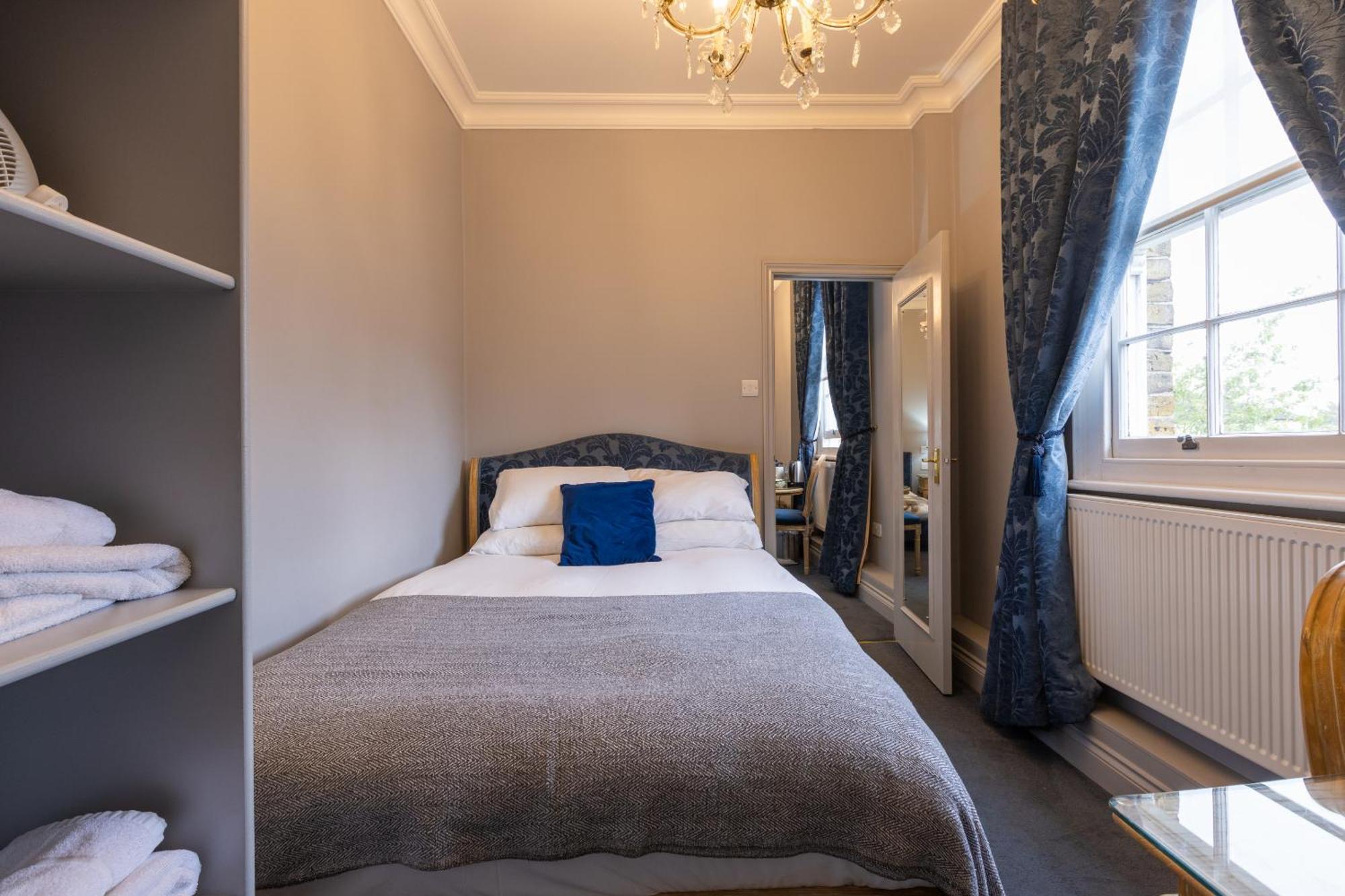 Blue Boar Hotel Молдон Номер фото