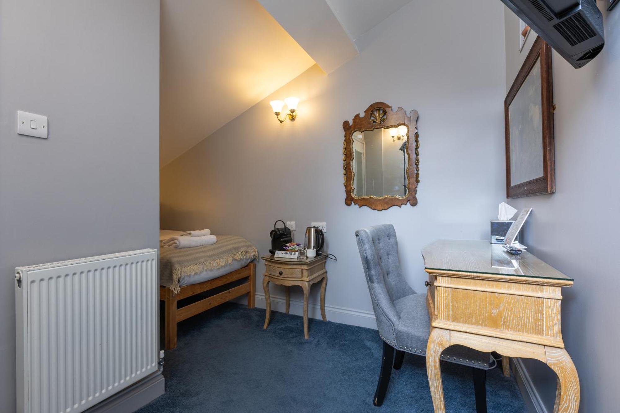 Blue Boar Hotel Молдон Номер фото
